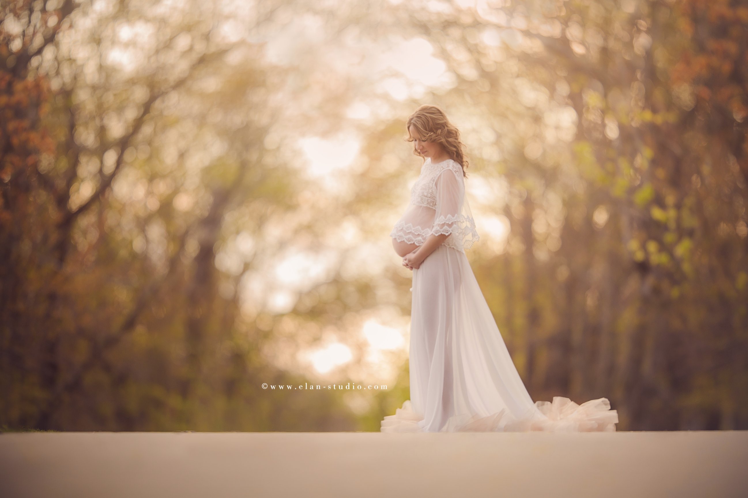 ethereal outdoor maternity portrait