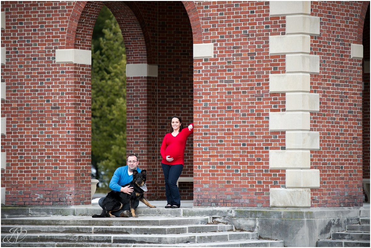 pregnancy photo outside with dog