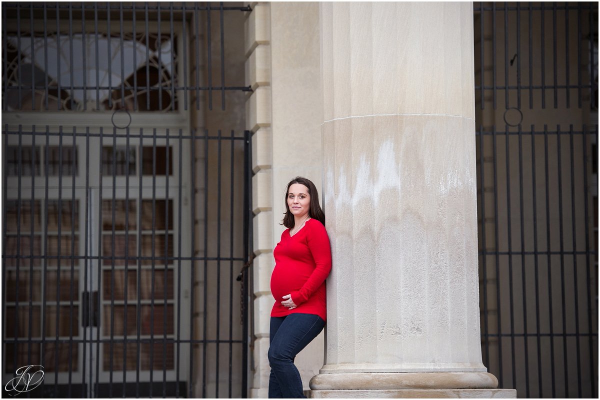 pregnancy photo outside expectant mom