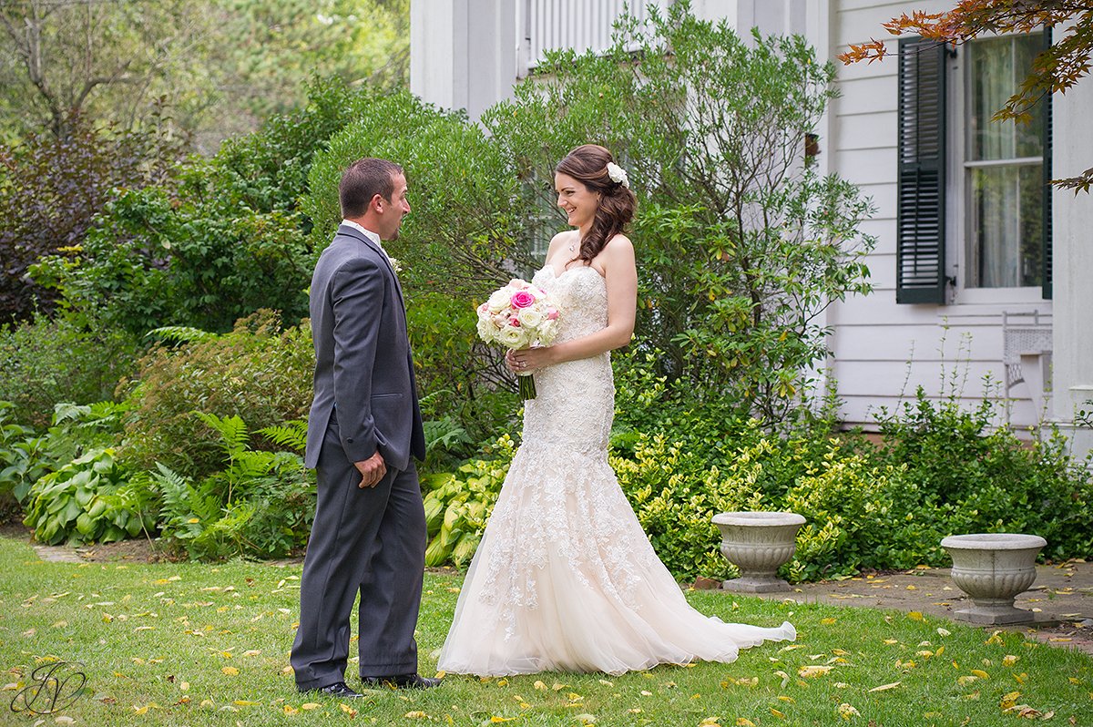 amazing first reveal between bride and groom