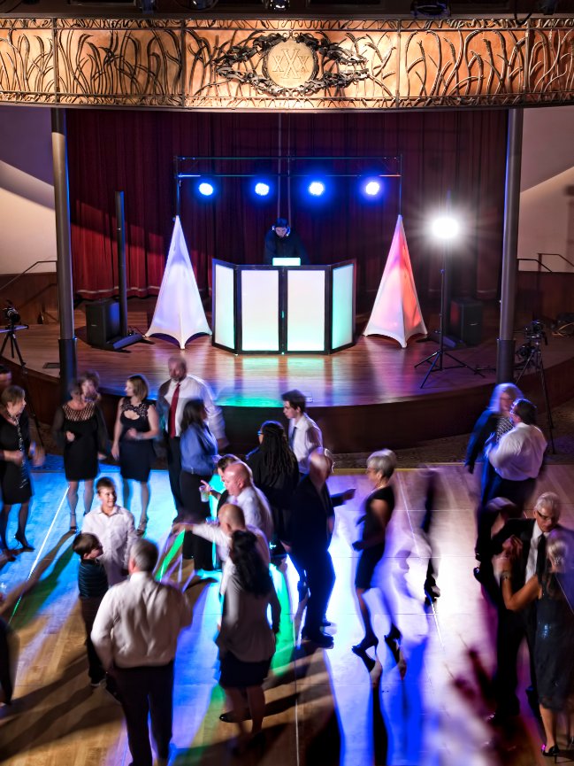 Booking a wedding Dj