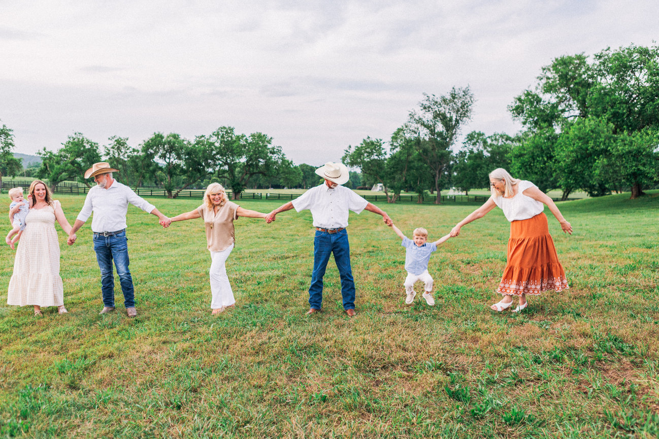 Where to do Family Photos in the Summer in Northern Virginia