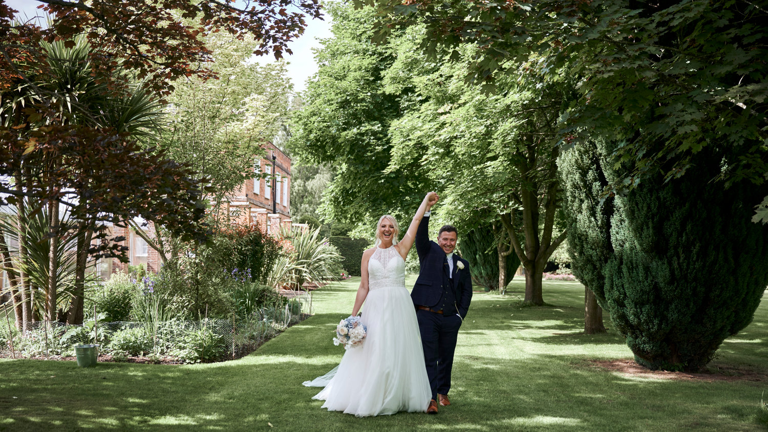 Gaynes Park Summer Wedding - Harriet & Ed