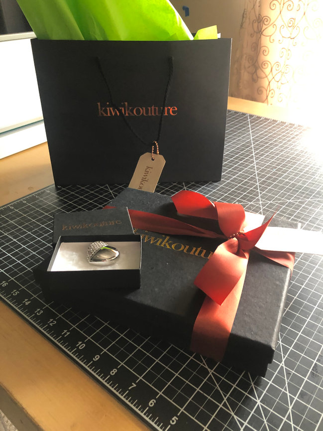 🎁 When You’re Not Sure What Size… Get Her a Boudoir Session! 💋