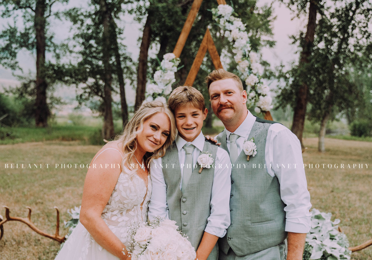 Nick and Eva Sweet Water Hollow Salmon Idaho Idaho Wedding