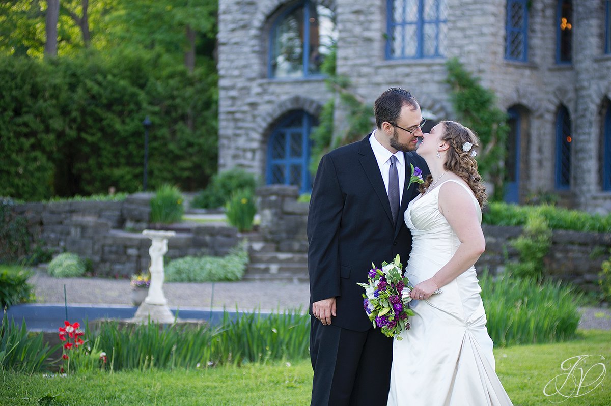 bride and groom at beardlee castle, bride and grrom portrait, beardslee castle outside ceremony, capital region wedding photographers, albany wedding photographer