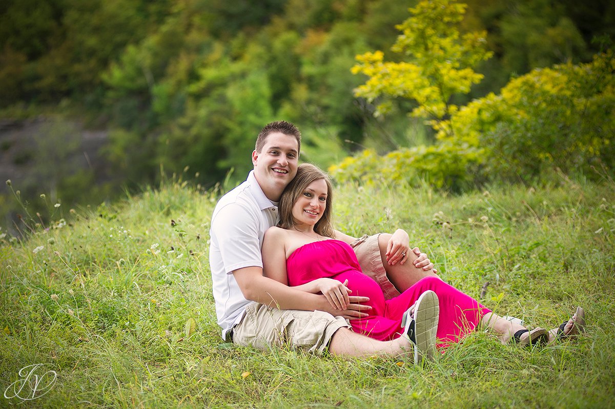 outdoor maternty photo, unique outsdie materity session, albany maternity photography, albany maternity photographer, john boyd thacher state park