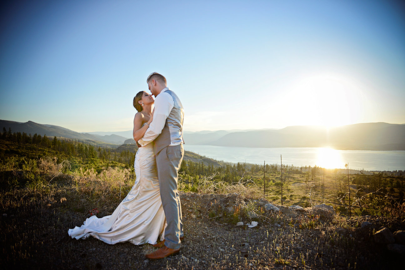 Candid wedding photography for rustic Okanagan weddings