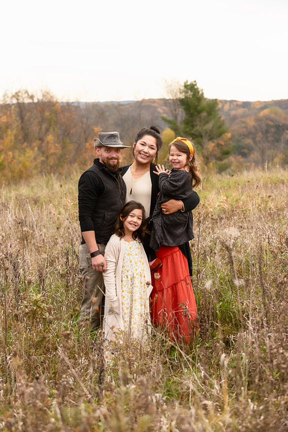 La Crosse Maternity Photographer  Rebecca & Family 