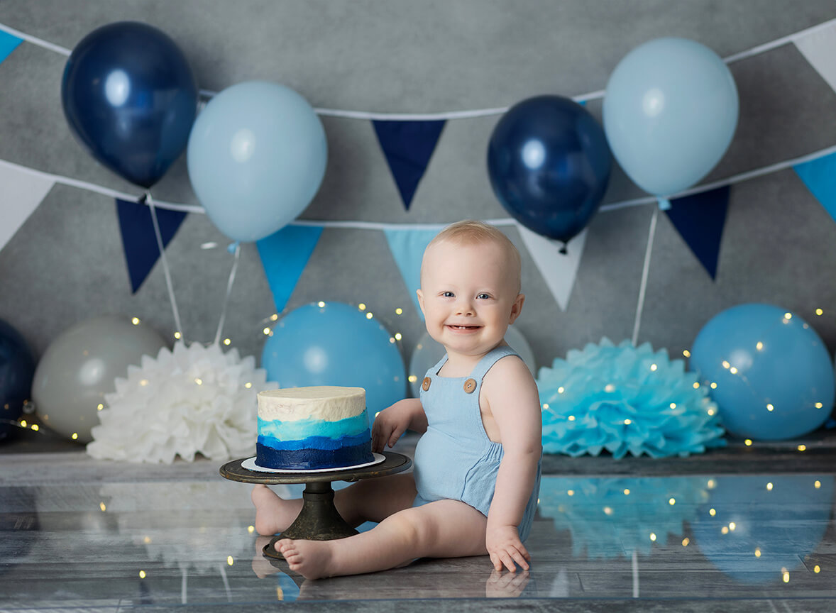 best Bloomington cake smash photographer, cake smash photography near me, Bloomington cake smash portrait studio