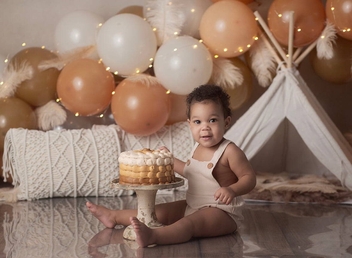 best Peoria cake smash photographer, cake smash photography near me Peoria, cake smash portrait studio Peoria IL