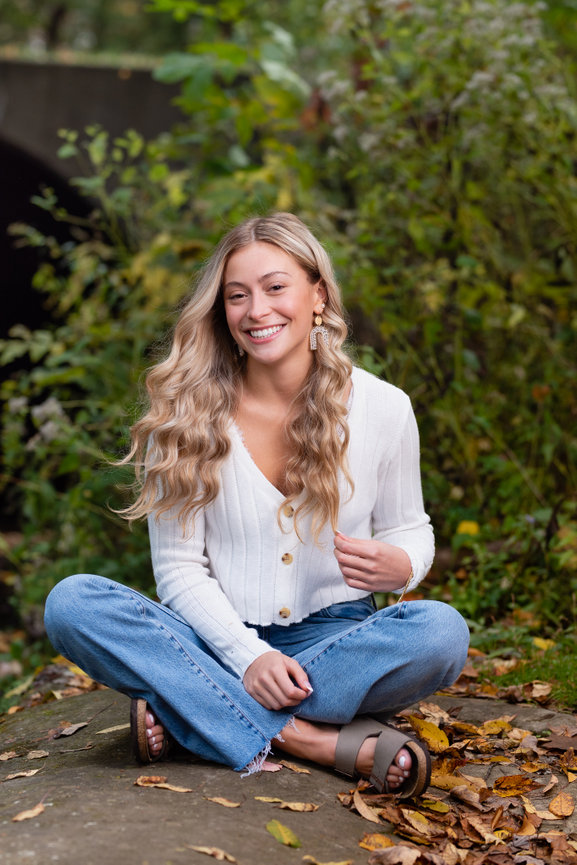 female senior portraits outdoors