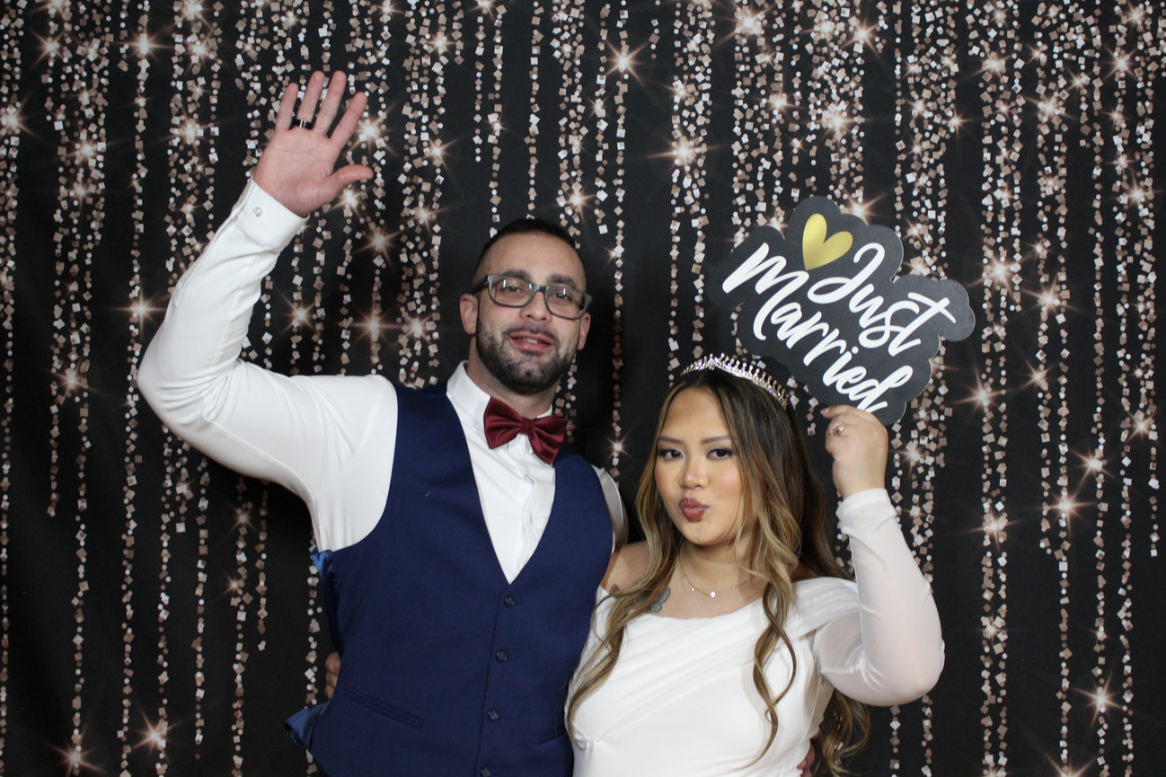 Columbus Photo Booth event guests having fun