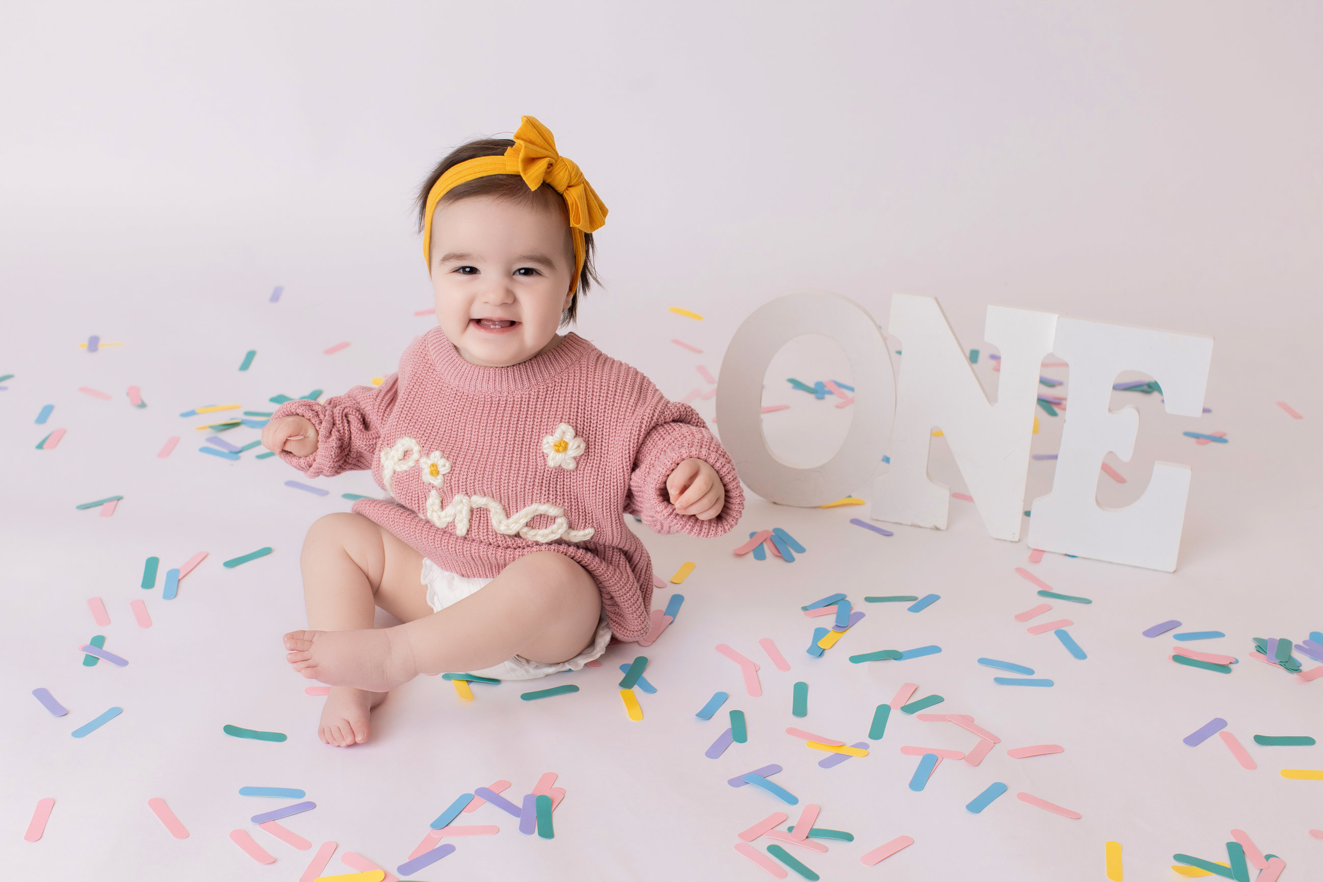 Calgary cake smash photography sage tulle sprinkles and family first birthday session photo 2