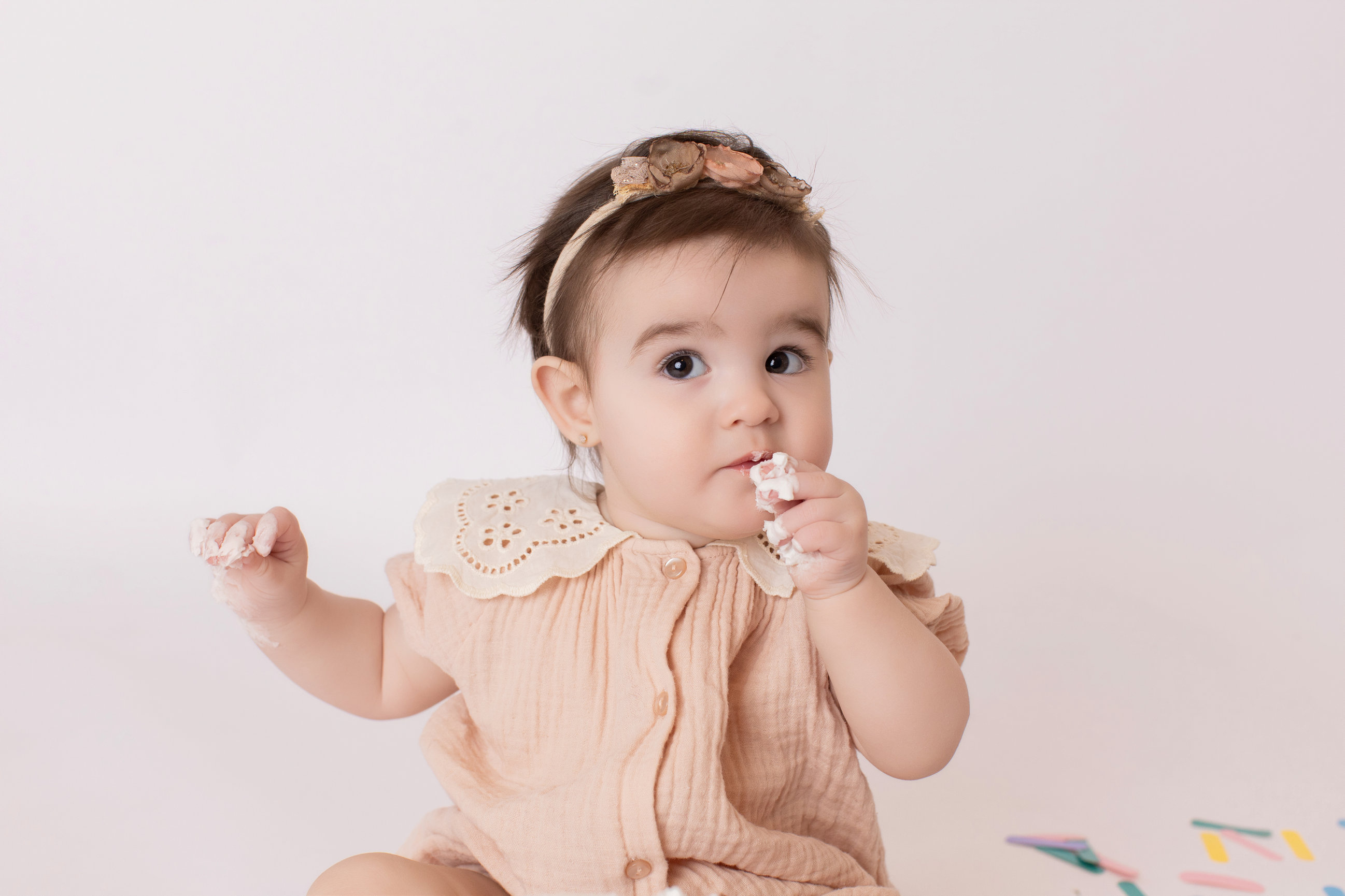 Calgary cake smash photography sage tulle sprinkles and family first birthday session photo 25