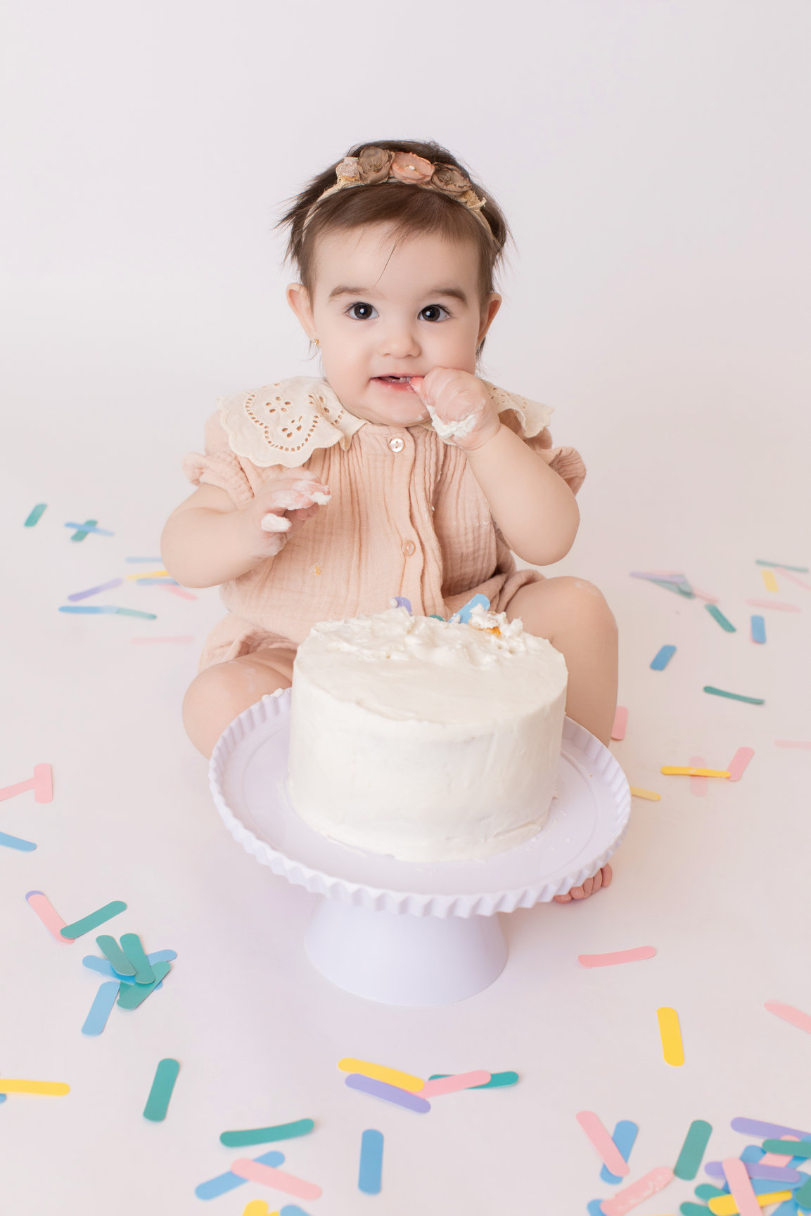 Calgary cake smash photography sage tulle sprinkles and family first birthday session photo 26