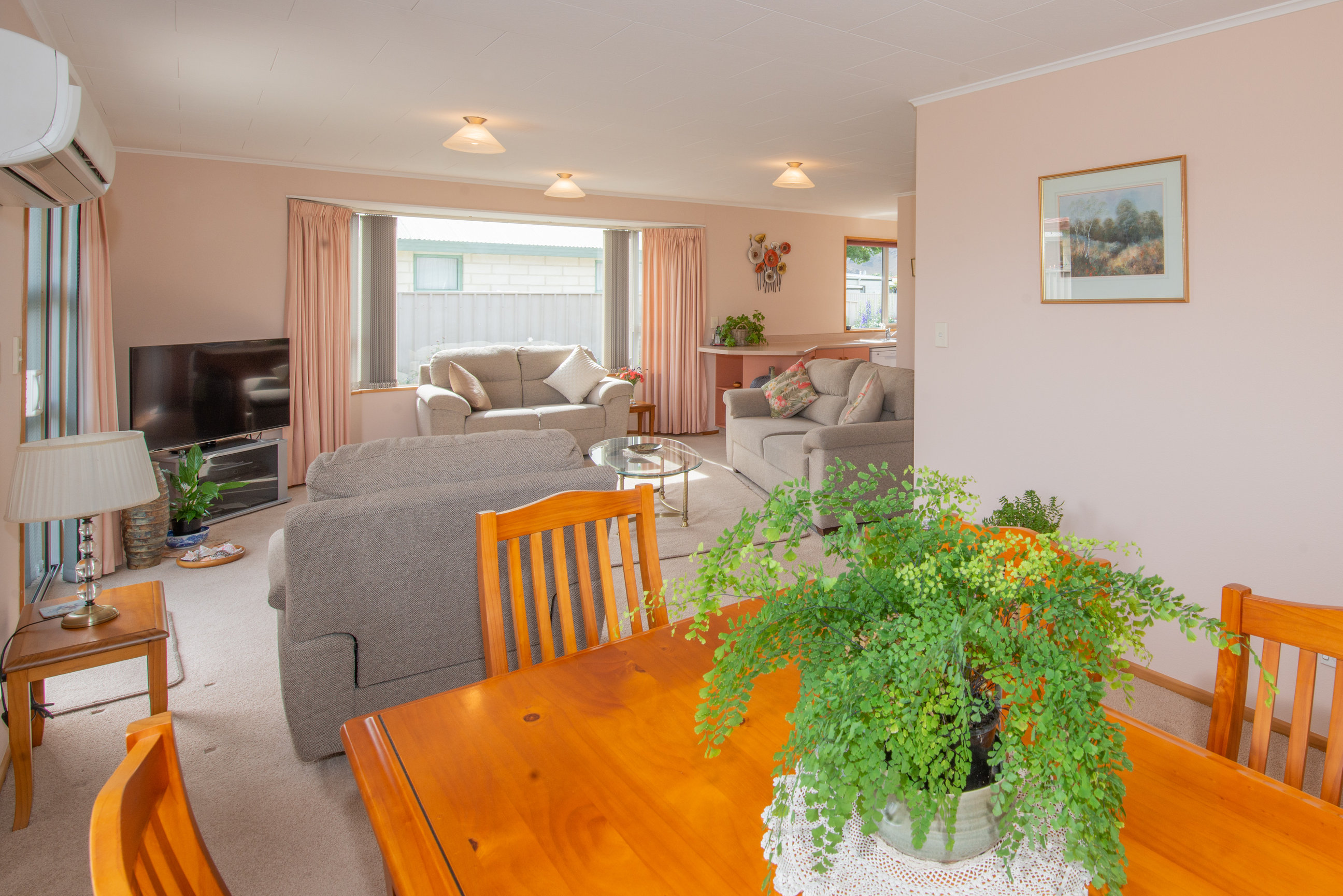 REAL ESTATE Lisa Hill