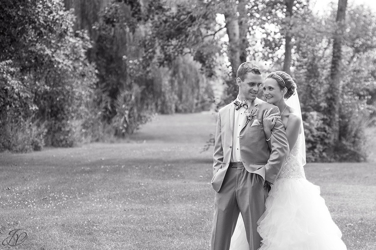 bride and groom scenic golf course black and white