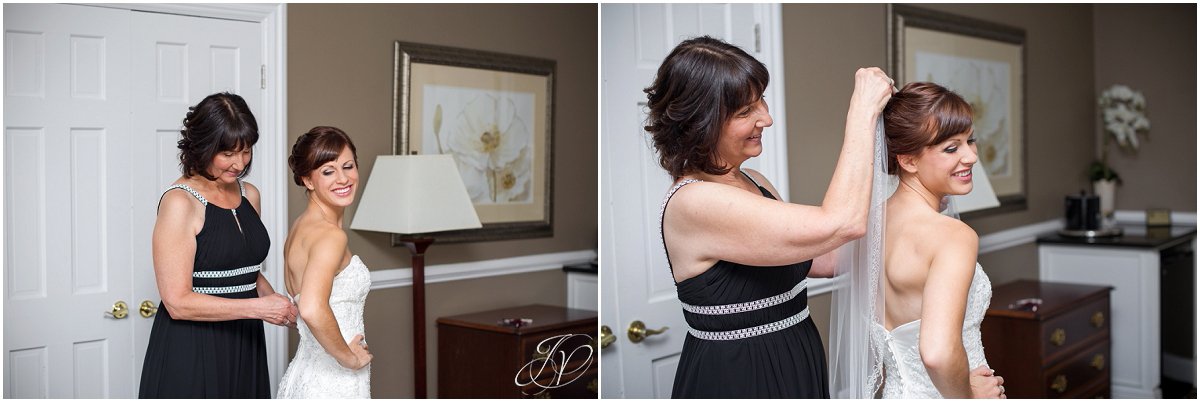 bride getting ready with mom glen sanders mansion wedding