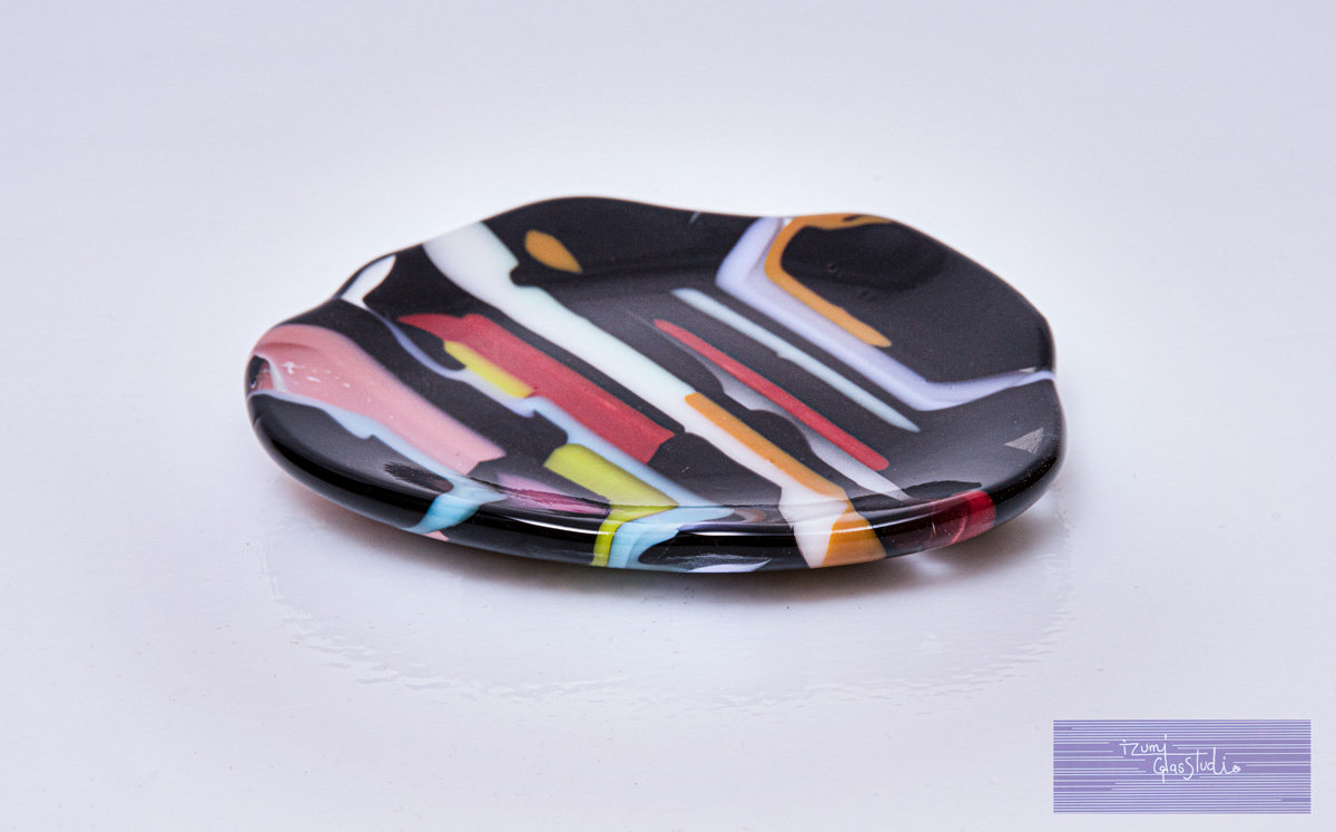 Black Striped Dish 黒とマルチカラーの小皿 Japan Dreamscapes